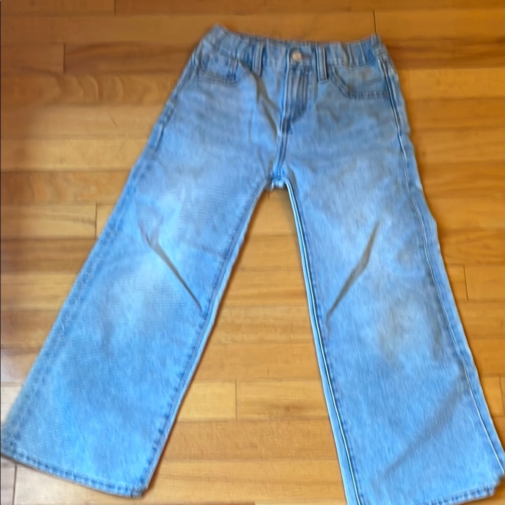 Worn twice Old Navy Denim Blue Jeans girls size 8. Baggy wide leg.